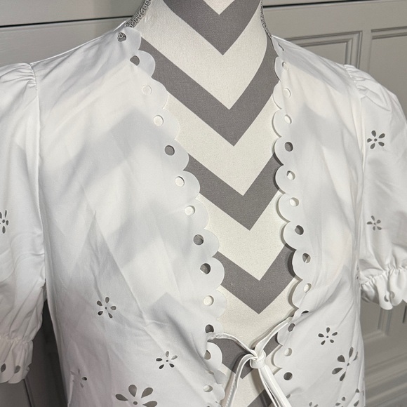 NWT SHEIN White Eyelet Tie Front Women's Top Size Small - Picture 3 of 10